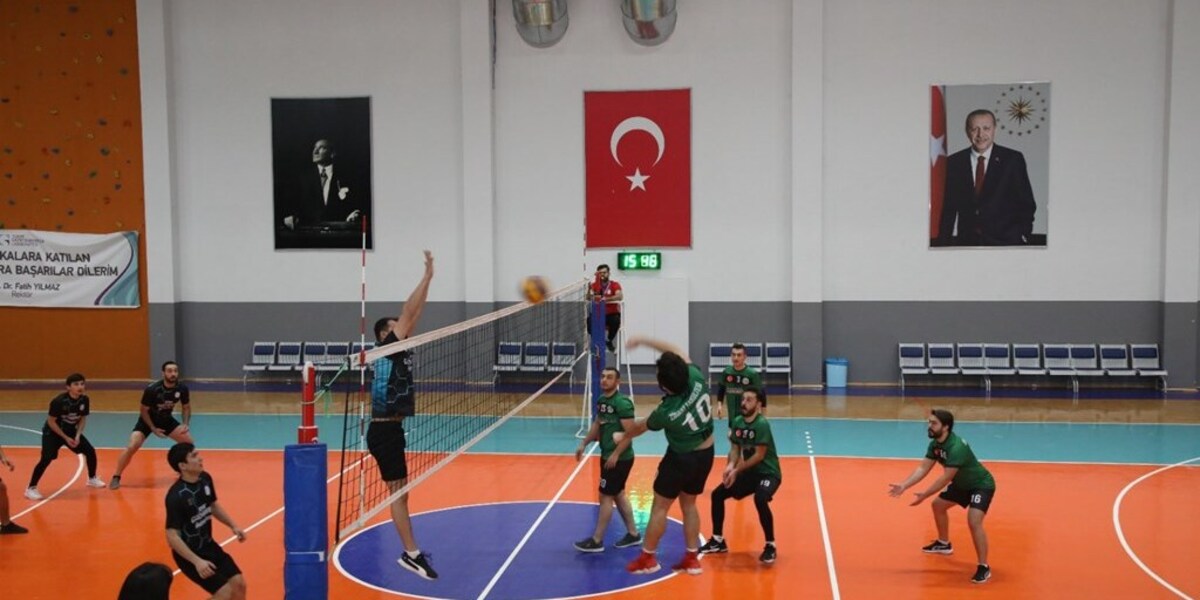 Cumhuriyetimizin 100. Yılı Öğrenci Voleybol Turnuvası Tamamlandı