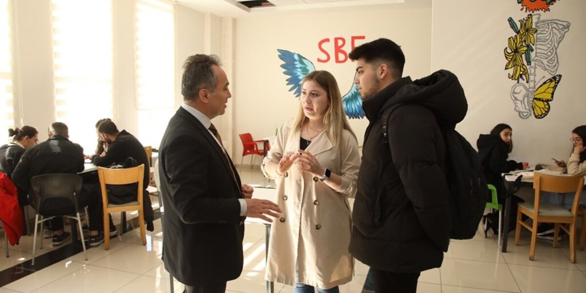 Rektörümüz Kantin Sohbetleri Kapsamında Öğrencilerle Bir Araya Geldi