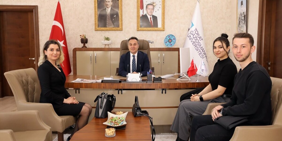 Rektörümüz Prof. Dr. Fatih YILMAZ Afet Proje Yarışmasında Ödül Alan Öğrencilerimizi Makamında Kabul Etti