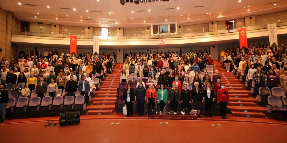 Hemşireliğin Dünü Bugünü Paneli Gerçekleştirildi