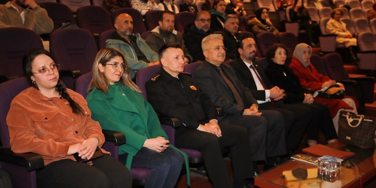 Şiirin Büyülü Dünyası