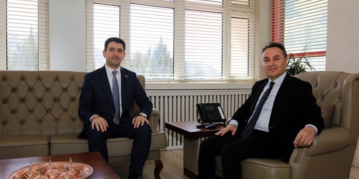 Azerbaycan Milletvekili HAMZAYEV’den Rektörümüze Ziyaret