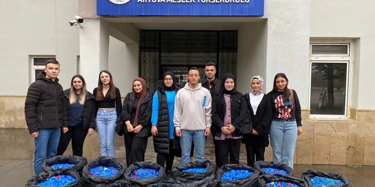 ARTOVA MYO’DA ENGELLİLER İÇİN 180 BİN KAPAK TOPLANDI