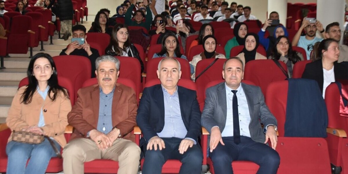 Erbaa Sağlık Bilimleri Fakültesi Hemşirelik Bölümünde Forma Giyme ve Işık Alma Töreni Gerçekleştirildi