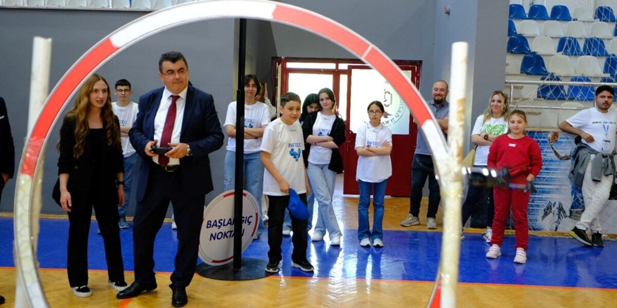 Öğrenciler Dronlarıyla Kıyasıya Yarıştılar