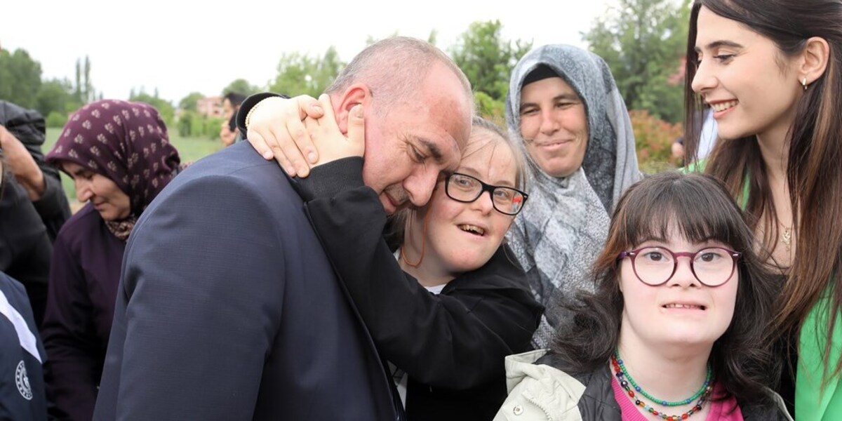 “Nesilden Nesil’e Engelsiz Gönül Bağı Projesi” Dedeler ve Torunları Bir Araya Getirmek İçin Engelleri Kaldırıyor