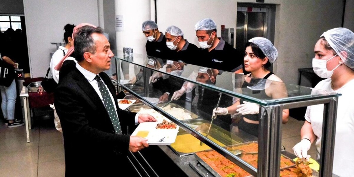 Rektörümüz, Öğrencilerimizin Belirlediği Mezuniyet Yemeğine Katıldı