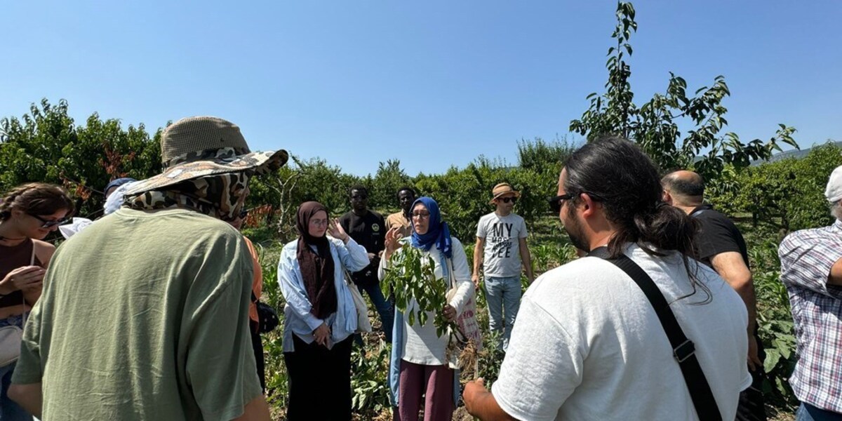 Ziraat Fakültemizden Şeftali Üreticilerine Bilgilendirme Etkinliği