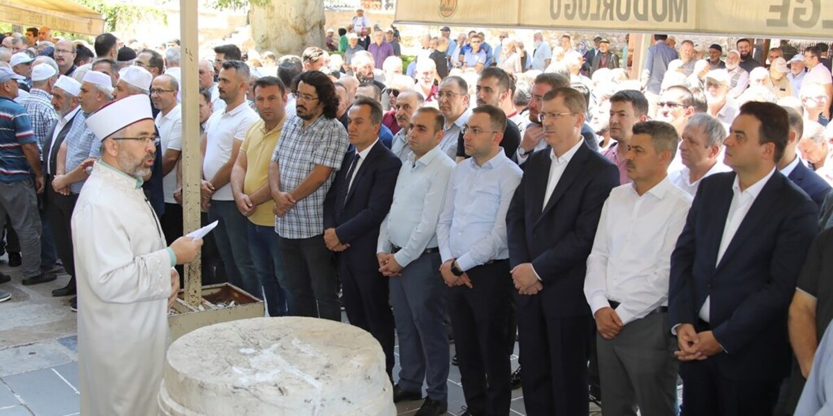 Rektörümüz Hamas Siyasi Büro Başkanı İsmail Haniyye’nin Gıyabi Cenaze Namazına Katıldı