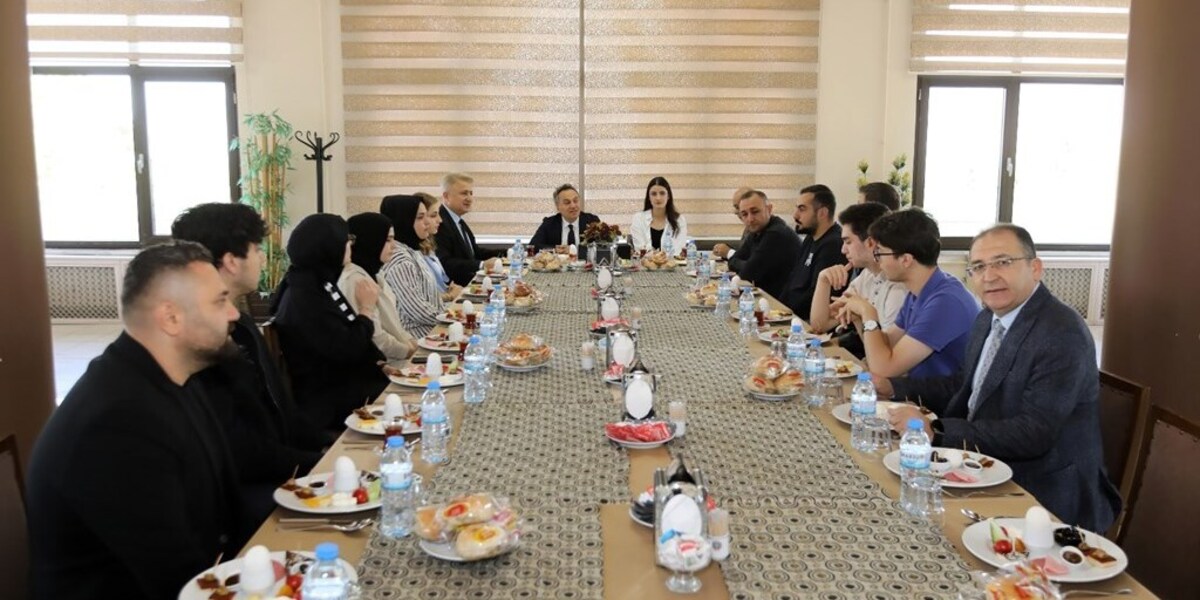 Rektörümüz, Fakültelerimize Dereceyle Yerleşen Öğrencilerimizle Kahvaltıda Bir Araya Geldi