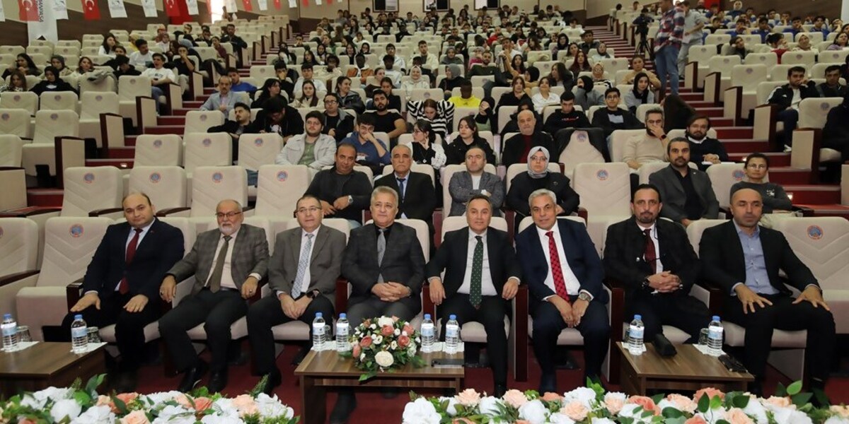 Cumhuriyetin Fikri Alt Yapısı ve Mustafa Kemal Atatürk Konferansı Gerçekleştirildi