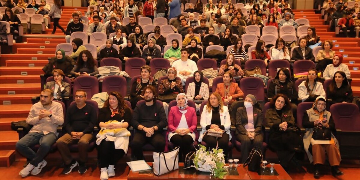 Üniversitemizde Meme Kanseri ve Korunma Paneli Düzenlendi