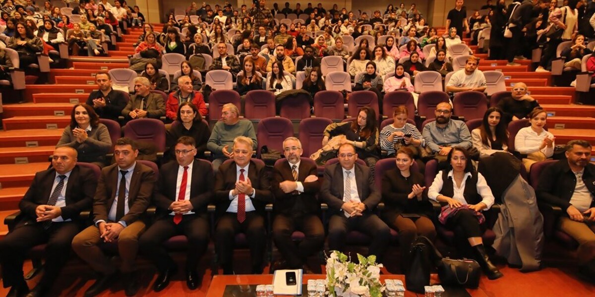 Üniversitemizde `Umuda Işık Olmak İster misin? Paneli Gerçekleştirildi