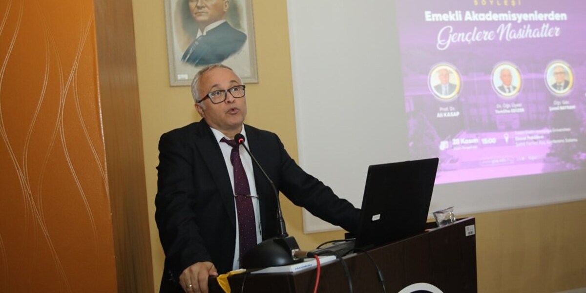 Üniversitemizde “Emekli Akademisyenlerden Gençlere Nasihatler” Programı Düzenlendi