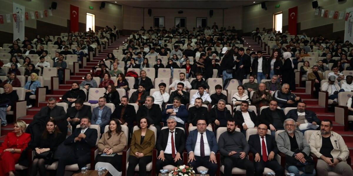 Üniversitemizde “Dijital Dönüşümle Kariyerine Yön Ver” Konulu Panel Gerçekleştirildi