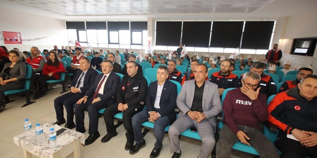 Temel Kızılaycılık ve Temel Afet Farkındalık Eğitimleri Kapanış Programı Gerçekleştirildi