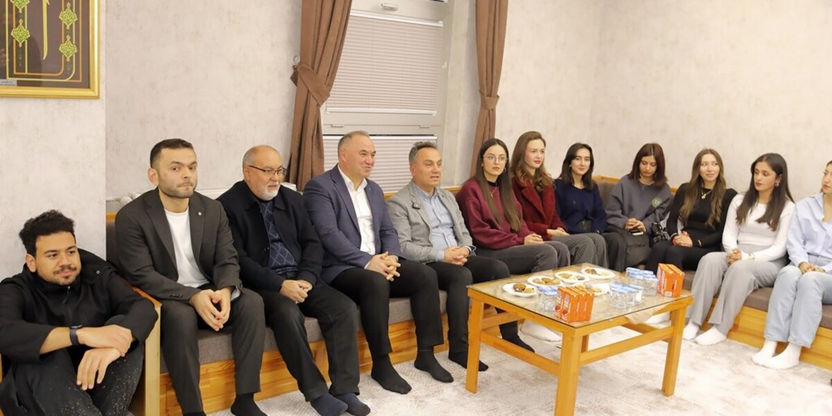 Rektörümüz En Uzun Gecede Gençlerle Bir Araya Geldi