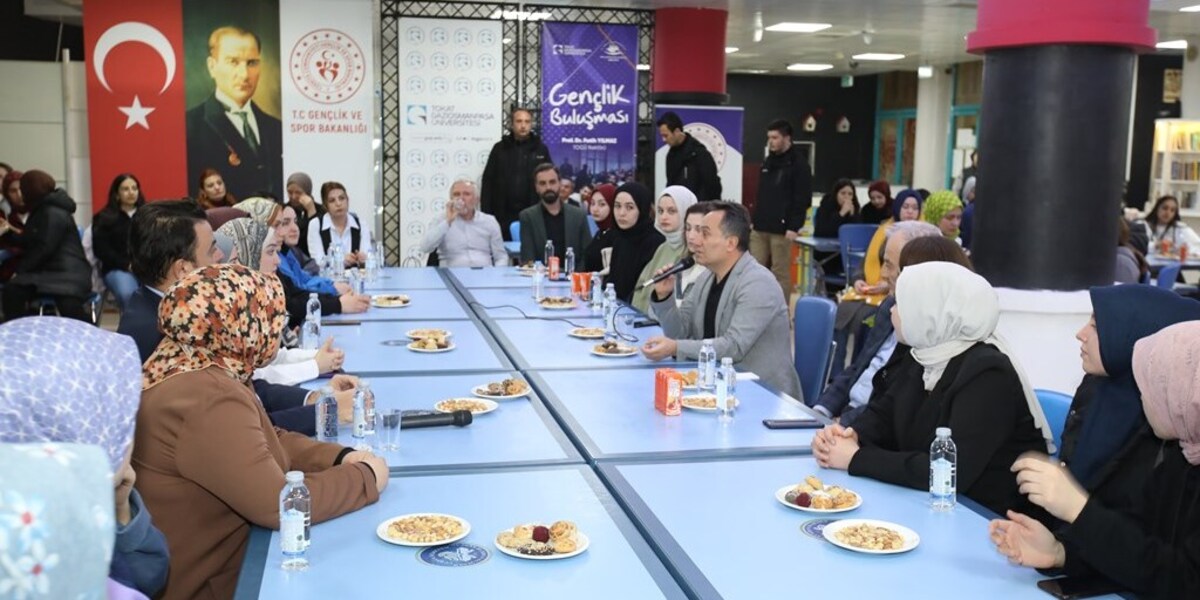 Rektörümüz Öğrencilerle Buluştu: Eğitim, Gelecek ve Yeni İmkânlar Masaya Yatırıldı