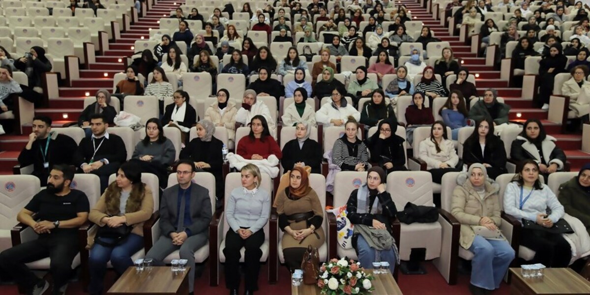 Üniversitemizden Sağlık Bilincini Artıran Etkinlik: Serviks Kanseri, Aşılar ve HPV Eğitimi