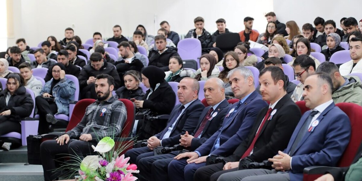 İİBF’den Kariyer Basamakları Etkinliği: Öğrencilere Gelecek İçin Önemli Bilgiler