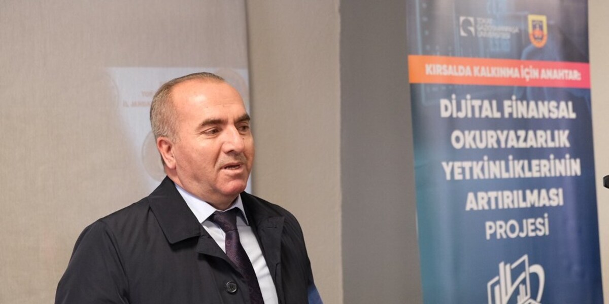 Kırsalda Dijital Finans Eğitimi Hız Kesmeden Devam Ediyor: Üniversitemizden İlçelerde Eş Zamanlı Eğitimler