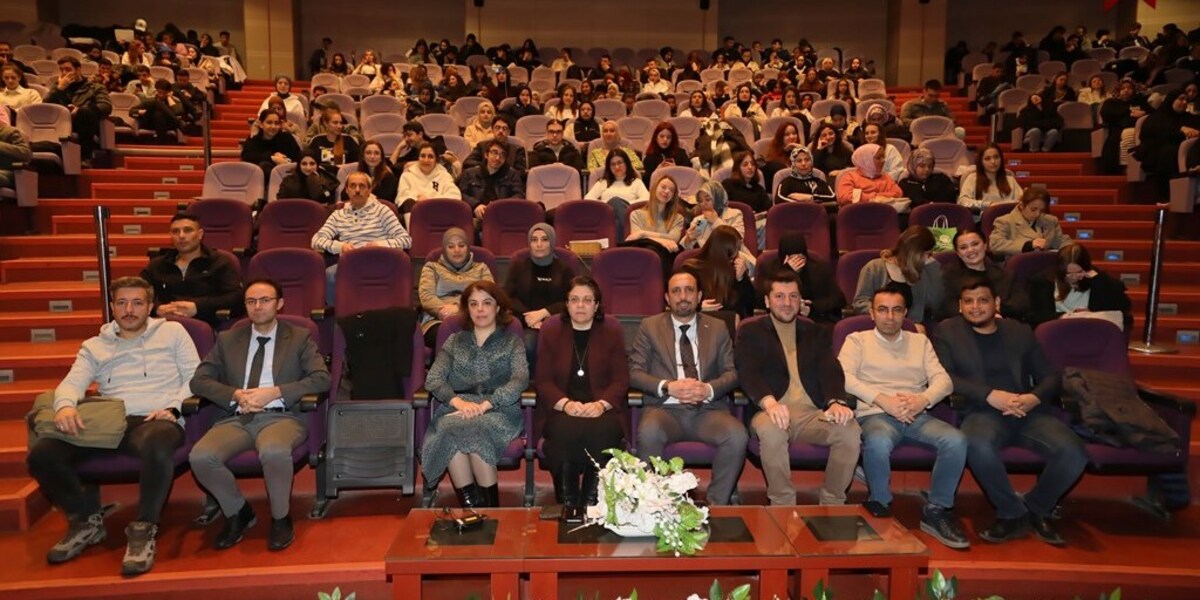 Yurt Dışında Yüksek Lisans ve Doktorada Kariyer Fırsatları: Üniversitemizden Öğrencilere Yol Gösterici Panel