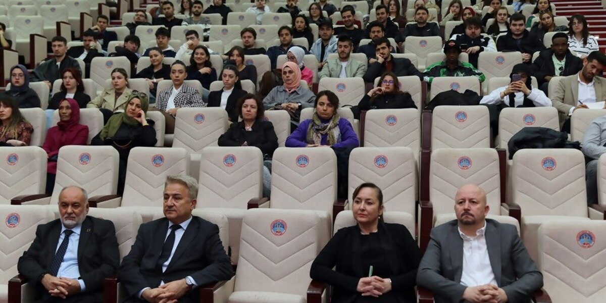 Üniversitemizde 8 Mart’a Özel Anlamlı Etkinlikler: Kadınların Toplumsal Rolü ve Feminist Yaklaşım Konuşuldu