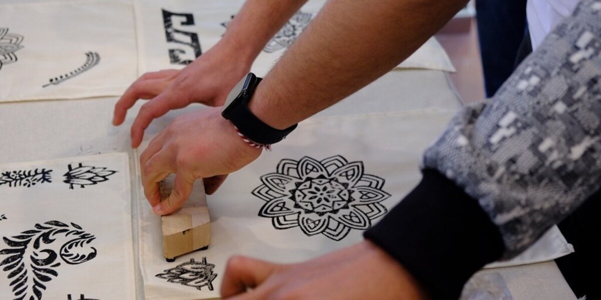 Uluslararası ve Engelli Öğrenciler Geleneksel Tokat Yazması Atölyesinde Buluştu