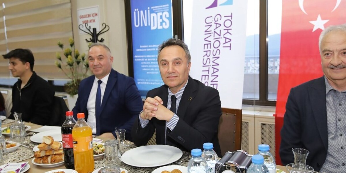 Rektörümüz, ÜNİDES Desteği Kazanan Öğrenci Kulüpleriyle İftar Programında Buluştu