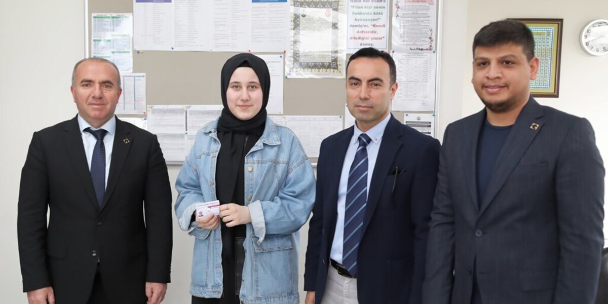 Üniversitemizden Lise Öğrencilerine Özel Kimlik Kartı Uygulaması: 12. Sınıf Öğrencilerine “Aday Öğrenci Kimlik Kartı” Dağıtıldı
