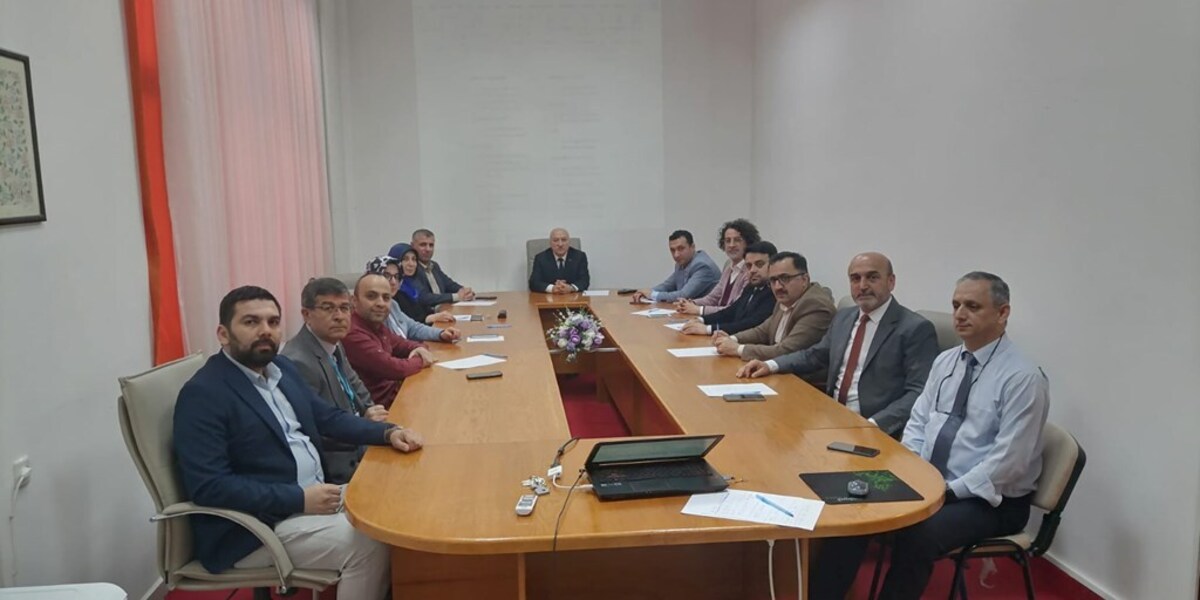 Üniversitemizden Kalite ve Akreditasyon Süreçleri İçin Müfredat Güncelleme Çalışmaları: Meslek Yüksekokulları Müdürleri Müfredat Güncellemeleri İçin Toplandı