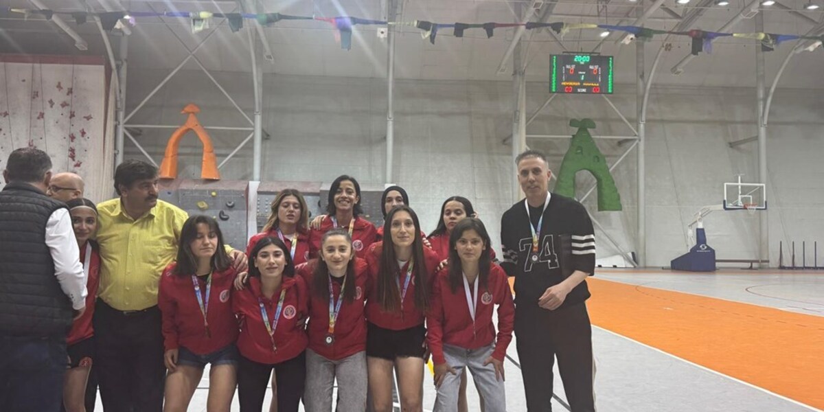 Kadın Futsal Takımımızdan Bölgesel Lig’de Büyük Başarı