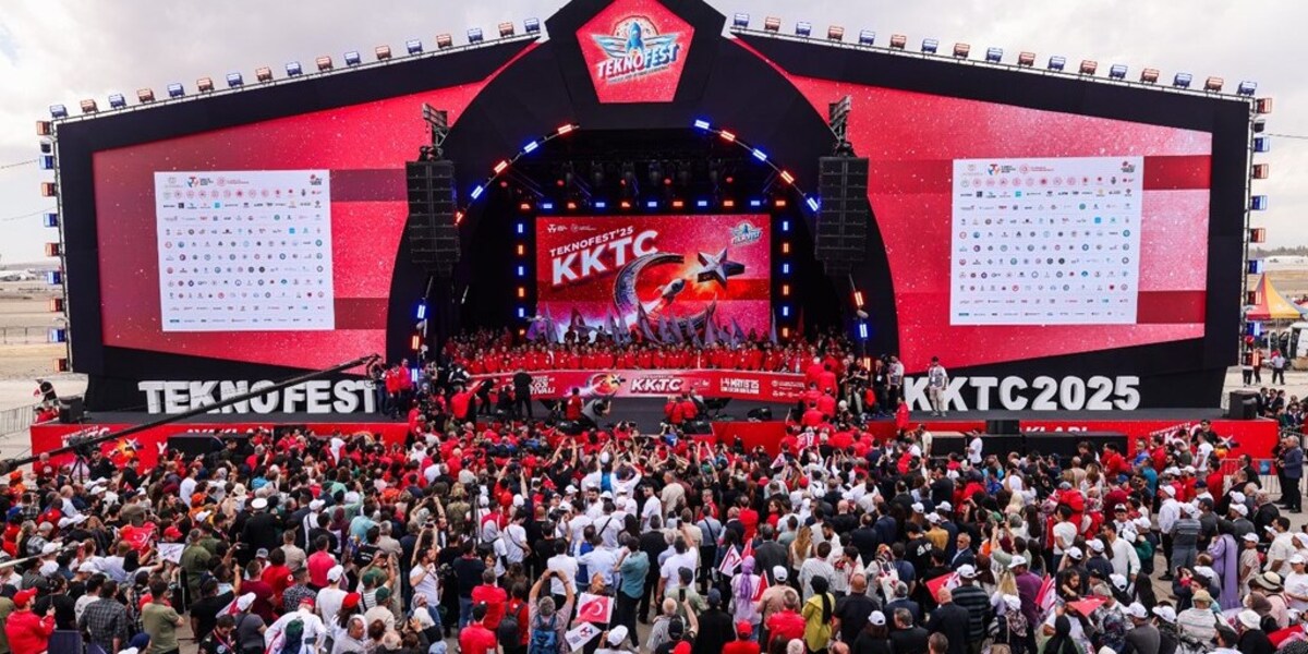 Üniversitemiz TEKNOFEST 2025’te Güçlü Bir Şekilde Yerini Aldı: Rektörümüz Prof. Dr. Fatih Yılmaz KKTC’deki Festivalde Stantımızı Ziyaret Etti