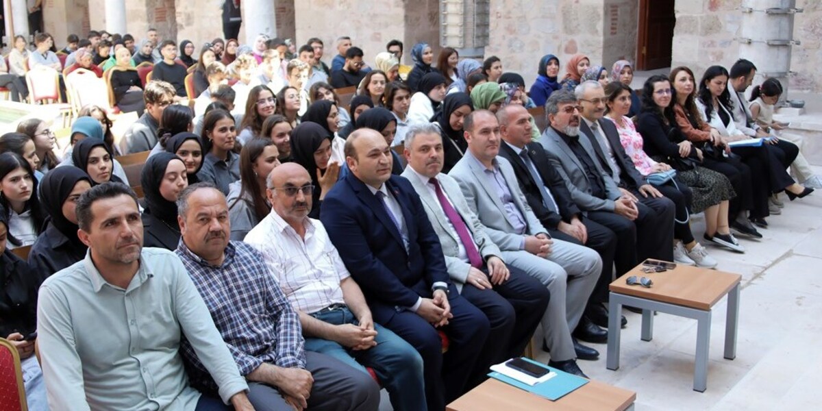 Tarihin Kalbinde Vakıf Kültürü: Aile Vakıflarının Hukukî Boyutu Ele Alındı