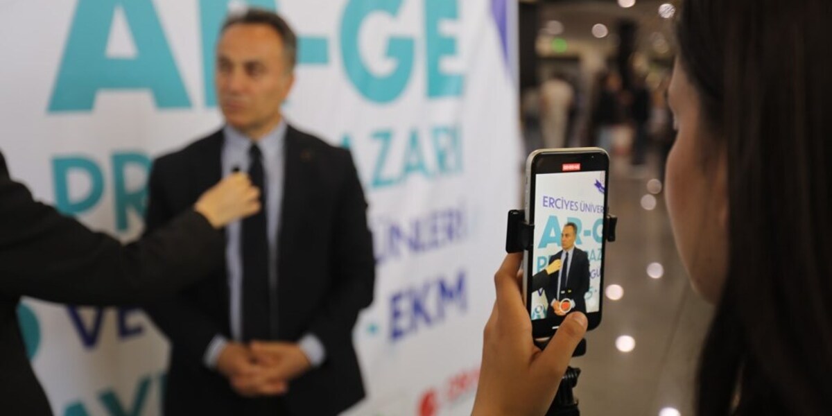 Bilim ve Tanıtım Rüzgârı: IV. AR-GE Proje Pazarı ve Tercih Fuarı Gerçekleştirildi