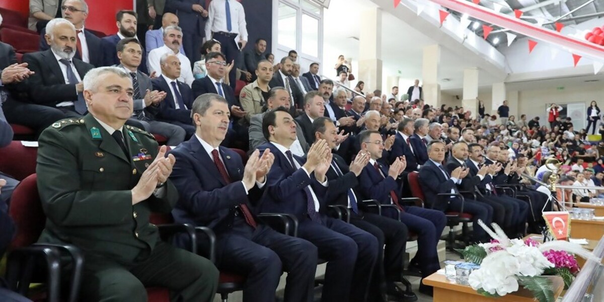 Rektörümüz Prof. Dr. Fatih Yılmaz, 19 Mayıs Coşkusuna Ortak Oldu