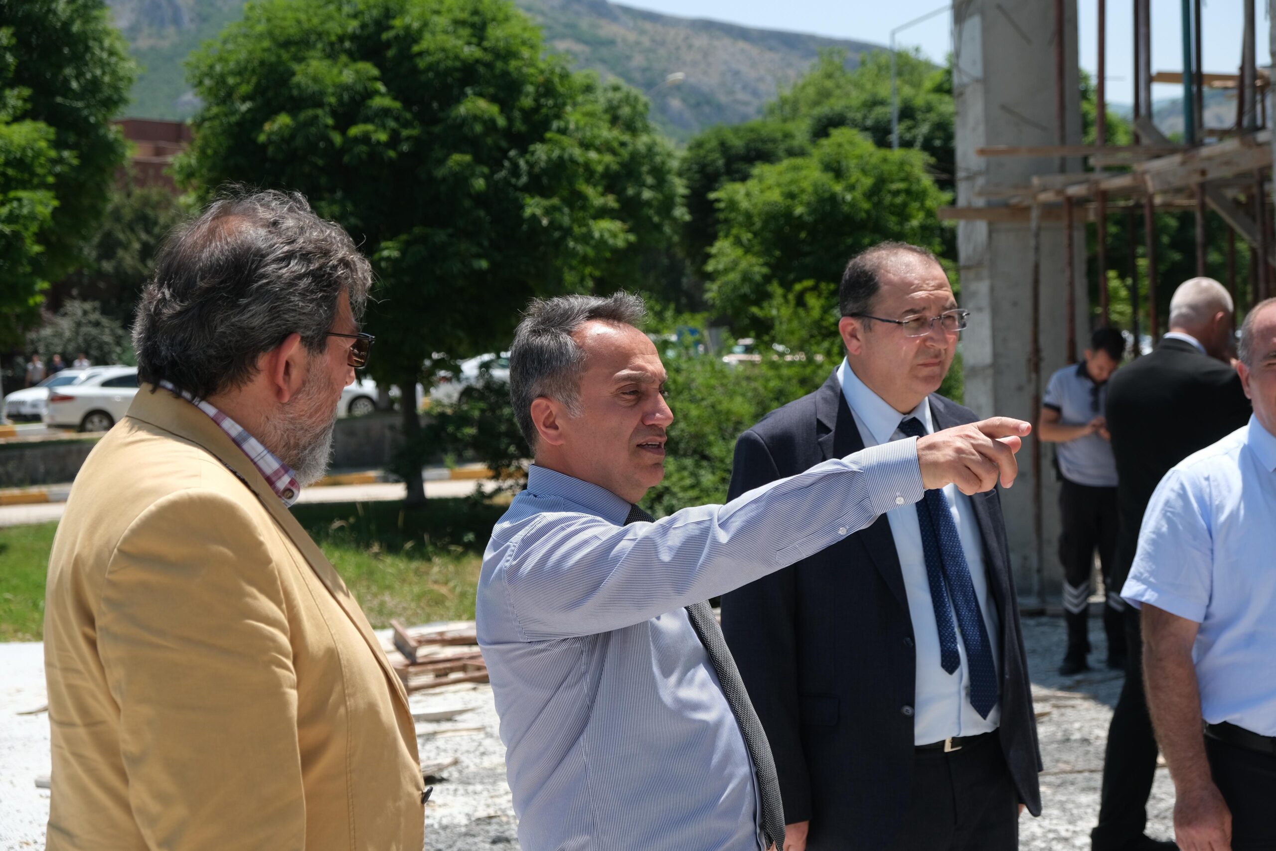 Rektörümüz Prof. Dr. Fatih Yılmaz, Muhammed Emin Saraç Camii İnşaatında İncelemelerde Bulundu