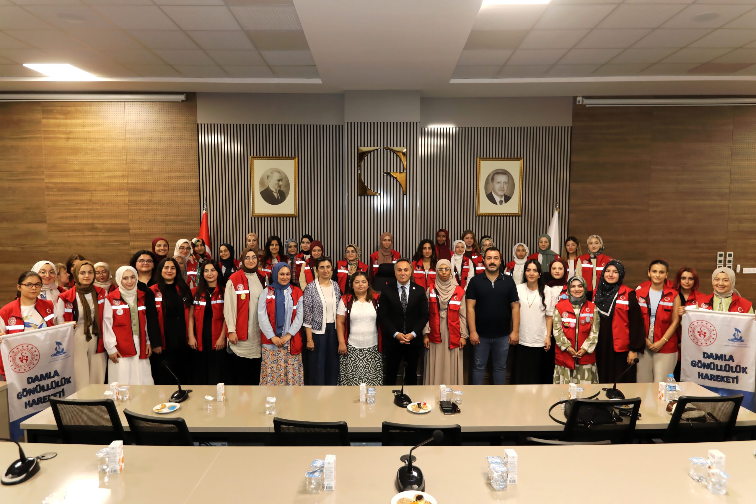 Damla Gönüllülük Hareketi”nden Rektörümüze Anlamlı Ziyaret