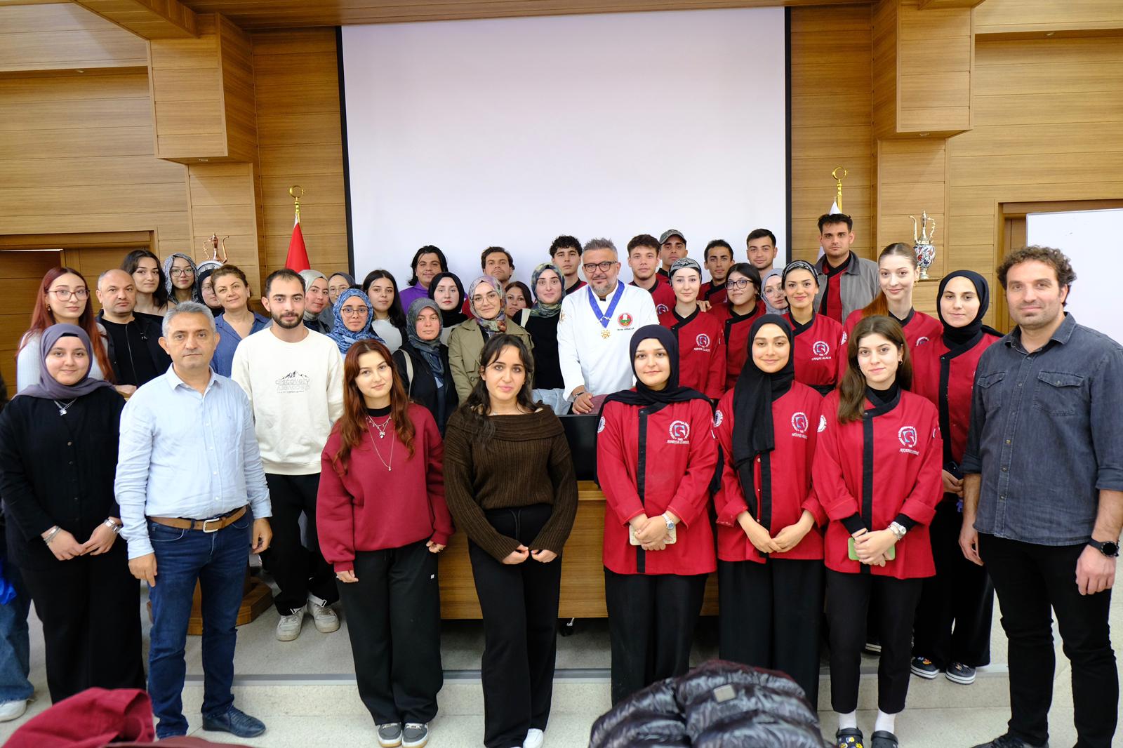 Ünlü Şef Ayvaz Akbacak’tan Türk Mutfağı Üzerine Söyleşi