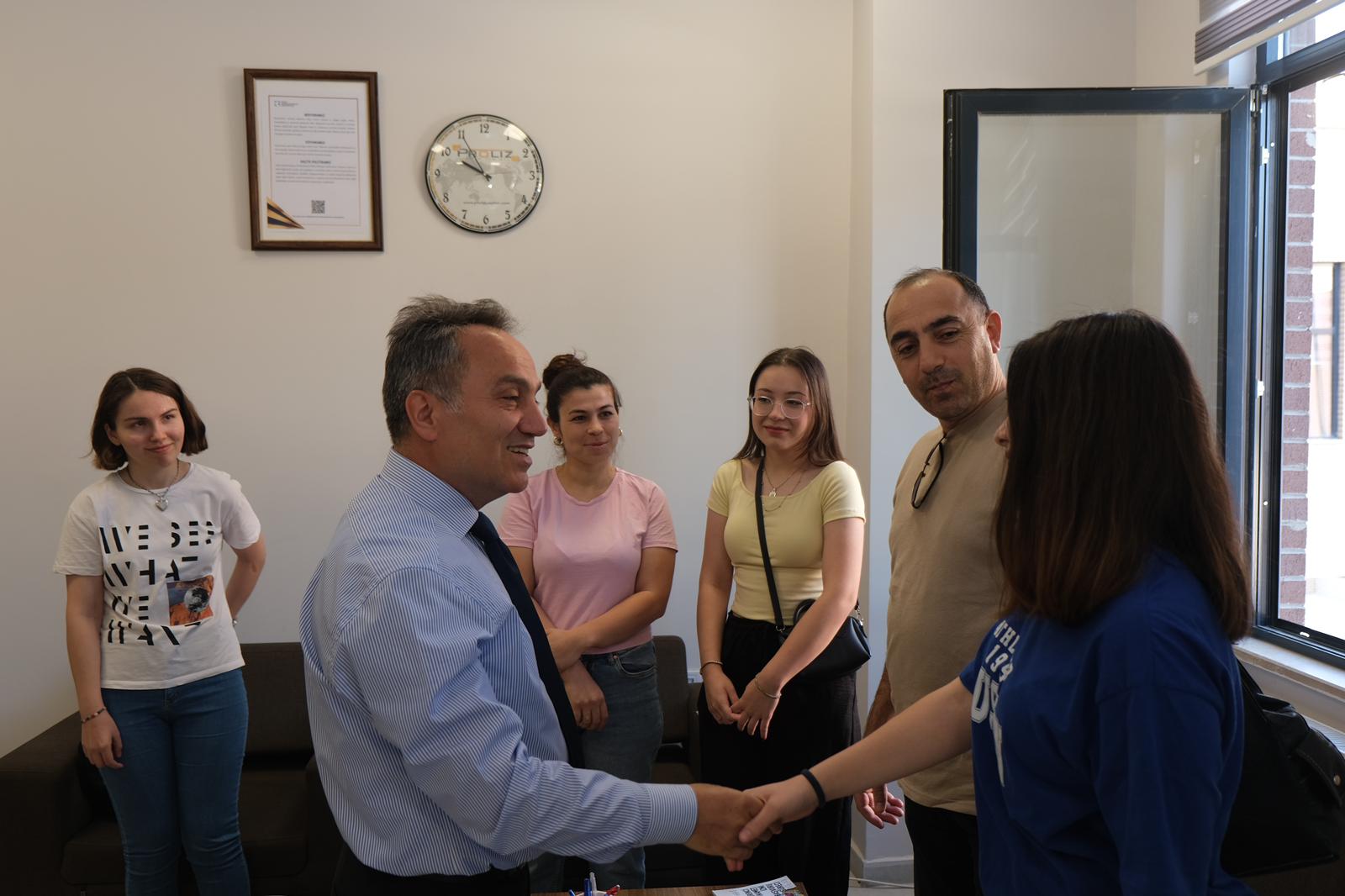 Üniversitemizde Kayıt Heyecanı Başladı: Rektörümüz, TOGÜ Ailesinin Yeni Üyelerinin Kayıt Heyecanını Paylaştı