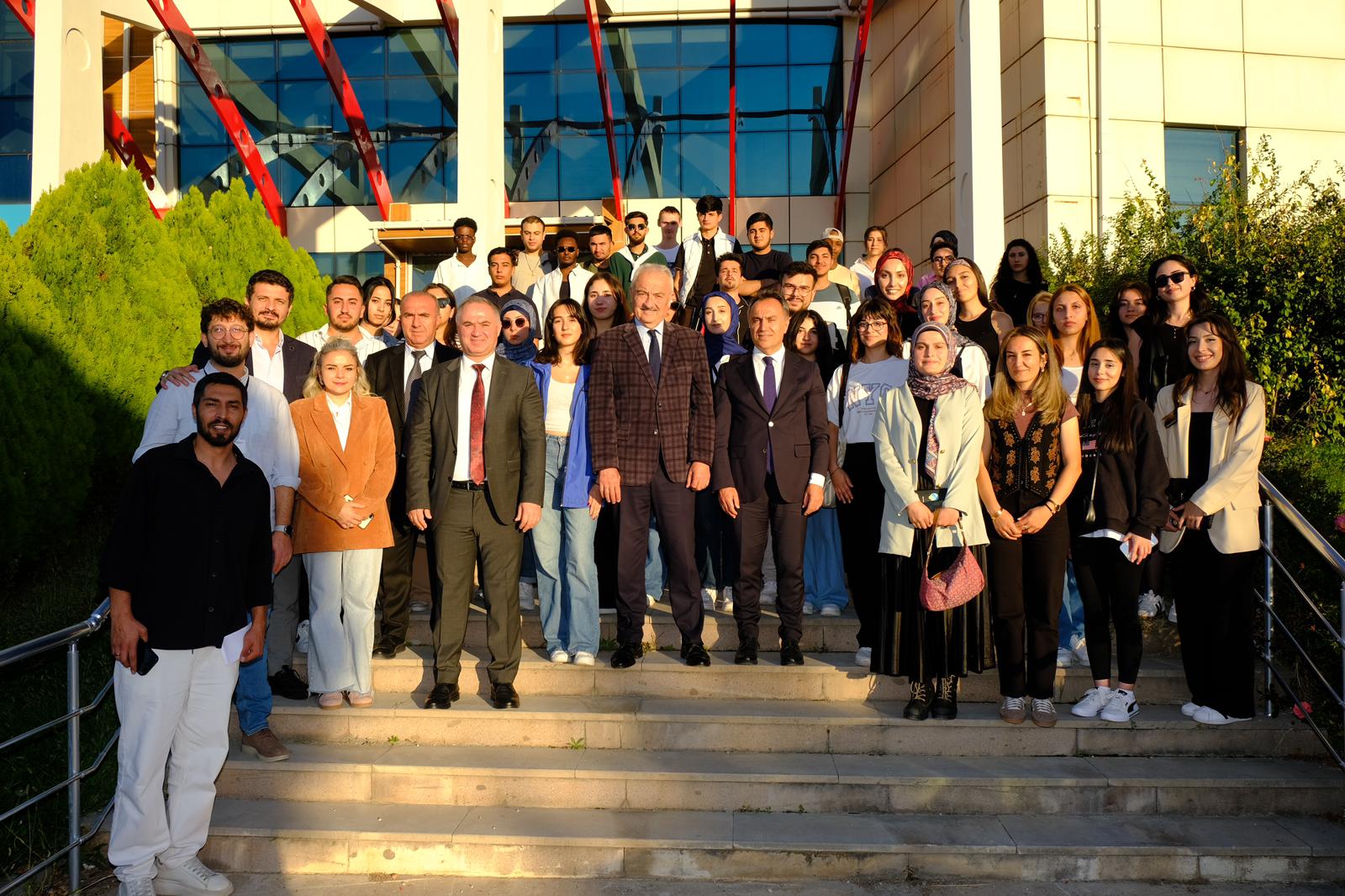 Rektörümüz Prof. Dr. Fatih Yılmaz, TOGÜ Genç Ofis Has Oda’da Öğrencilerle Buluştu