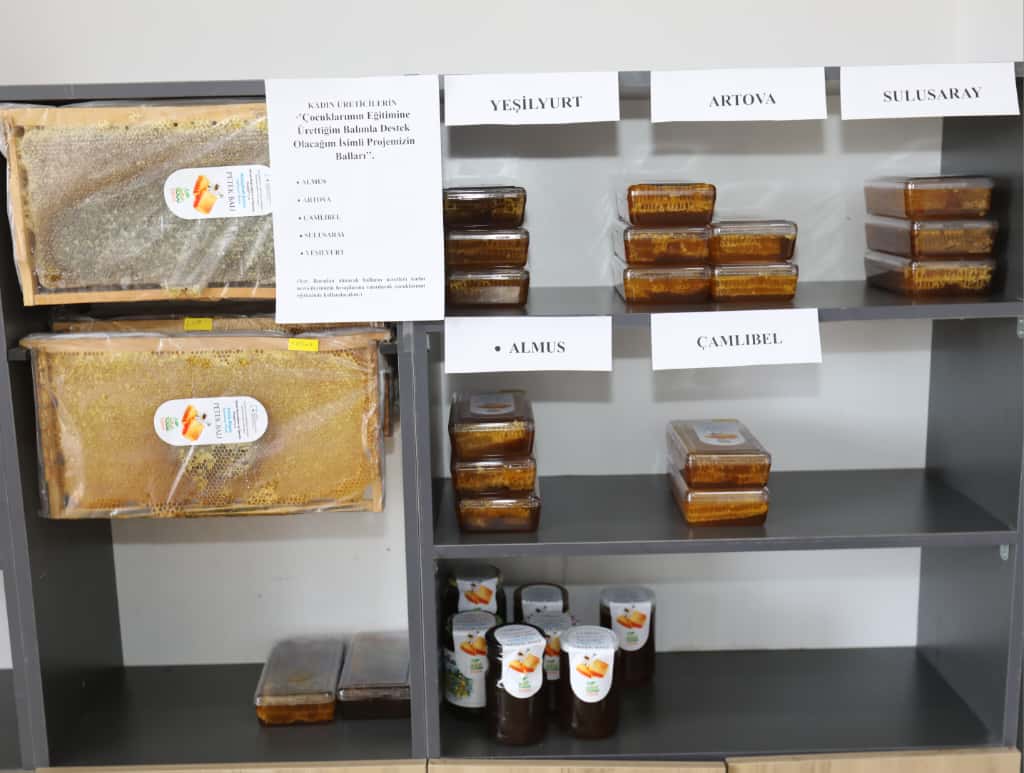 Kadınların Emeğiyle Üretilen Bal, Eğitime Destek Oluyor