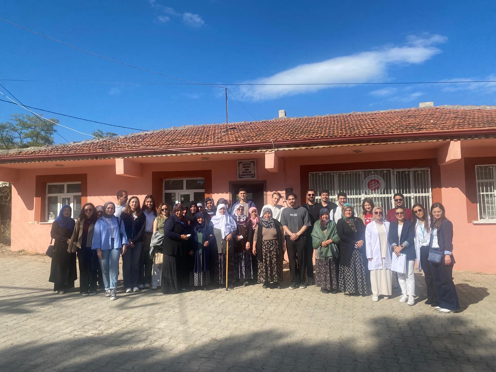 Tıp Fakültesi Öğrencilerimizden Kadınlara Yönelik Uygulamalı Eğitim