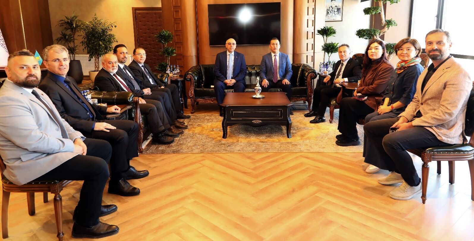 YÖK Yürütme Kurulu Üyesi Prof. Dr. Mahmut Ak ve Margulan Pavlodar Pedagoji Üniversitesi Rektörü Prof. Dr. Yerzhan Amirbekuly’den Üniversitemize Ziyaret