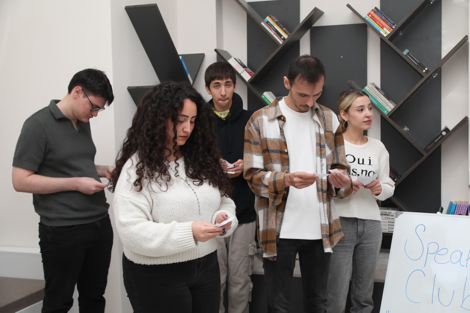 Dil Cafe Kapılarını Açtı: Öğrenciler İçin İngilizce Konuşma Günleri Başladı