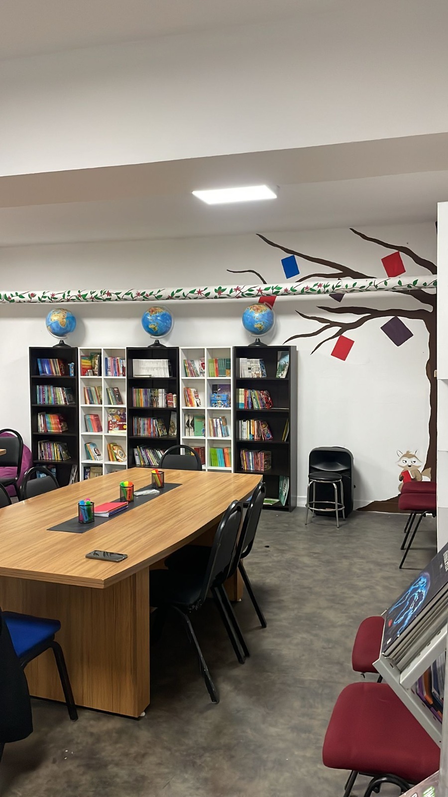 Öğrencilerimizden Anlamlı Gönüllülük Projesi: Ali Tepe Topçubağı Ortaokulu’na 600 Kitaplık Kütüphane