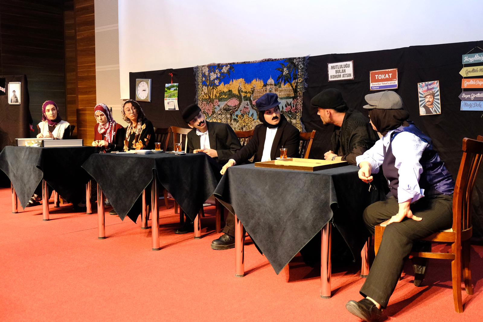 Üniversitemizden “Komşu Köyün Delisi” Tiyatrosu