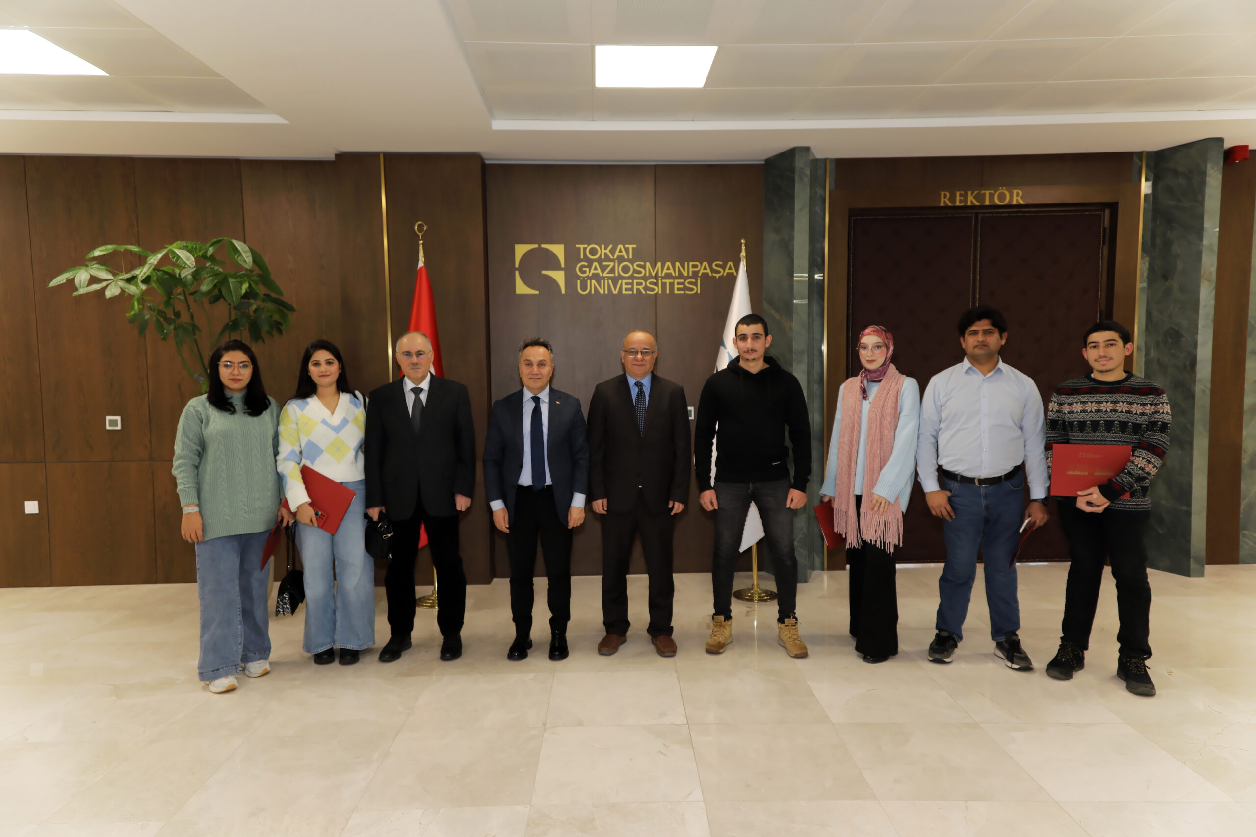 Uluslararası Araştırmacılardan Rektörümüze Ziyaret