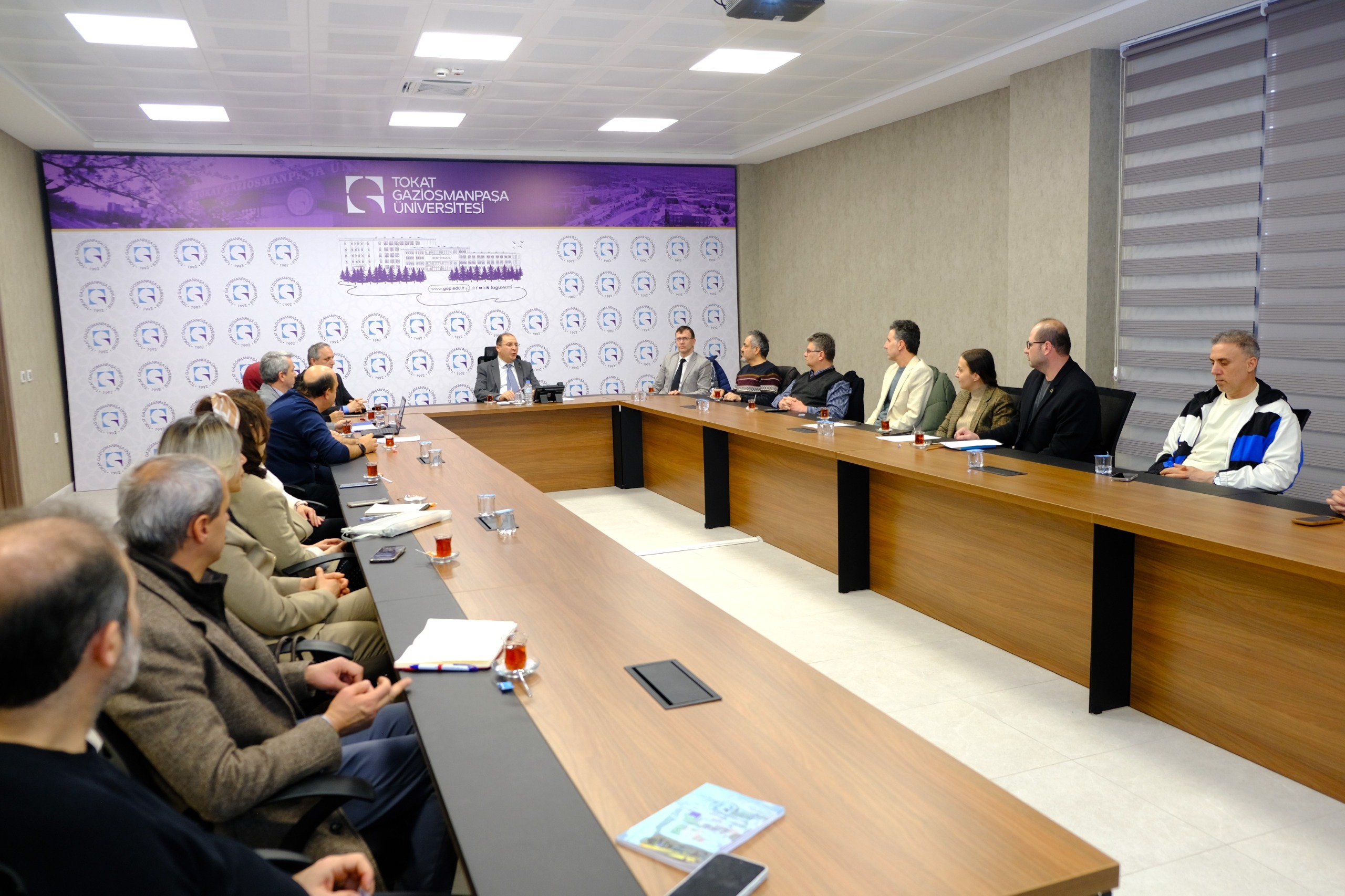 Üniversitemiz Eğitim Komisyonu 2026 Yılının İlk Toplantısını Gerçekleştirdi