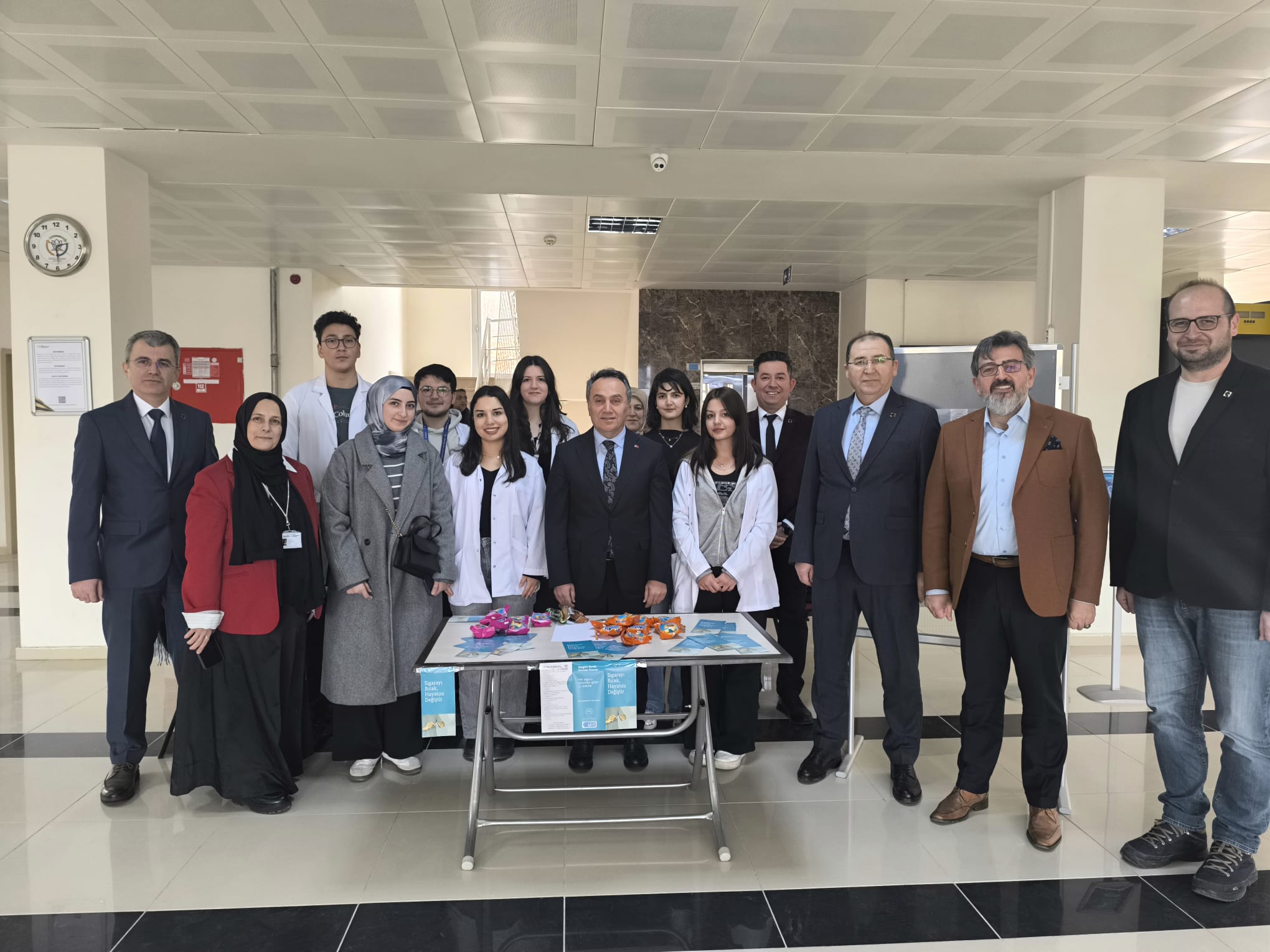 Rektörümüz, Eğitim Fakültesi’nde Açılan Sigarayı Bırakma Standını Ziyaret Etti